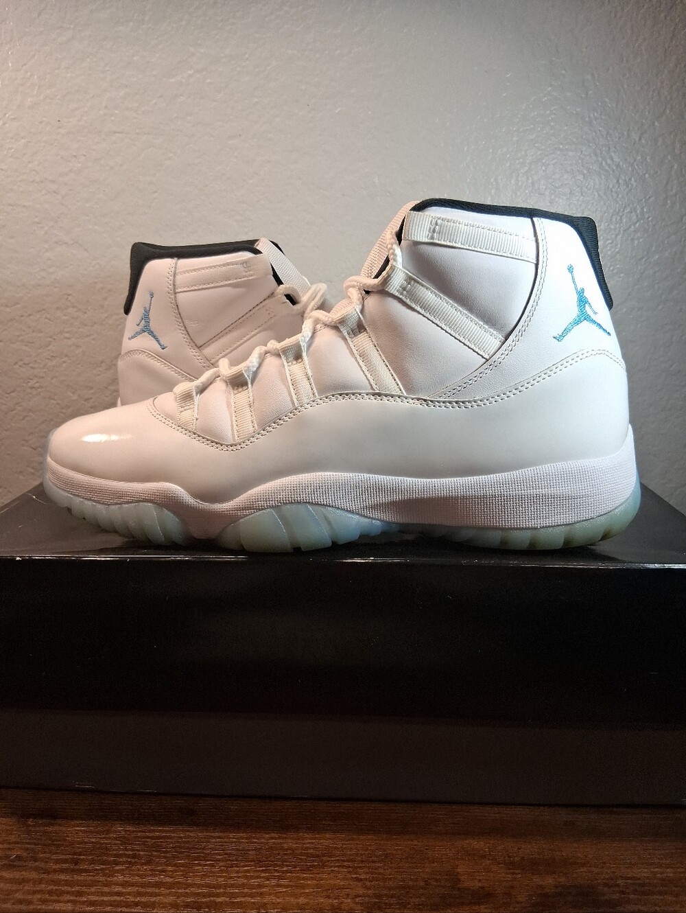 Jordan 11 Retro Legend Blue (2024)
